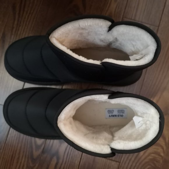 Old Navy Faux Fur-Lined Quilted Shell Boots - Picture 4 of 5